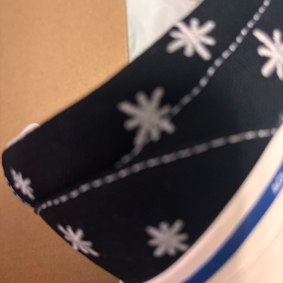 Better™ Gift Shop - AOI Industry / Vans - Black "KiraKira" Slip On GLOW IN DARK - Picture 8 of 13
